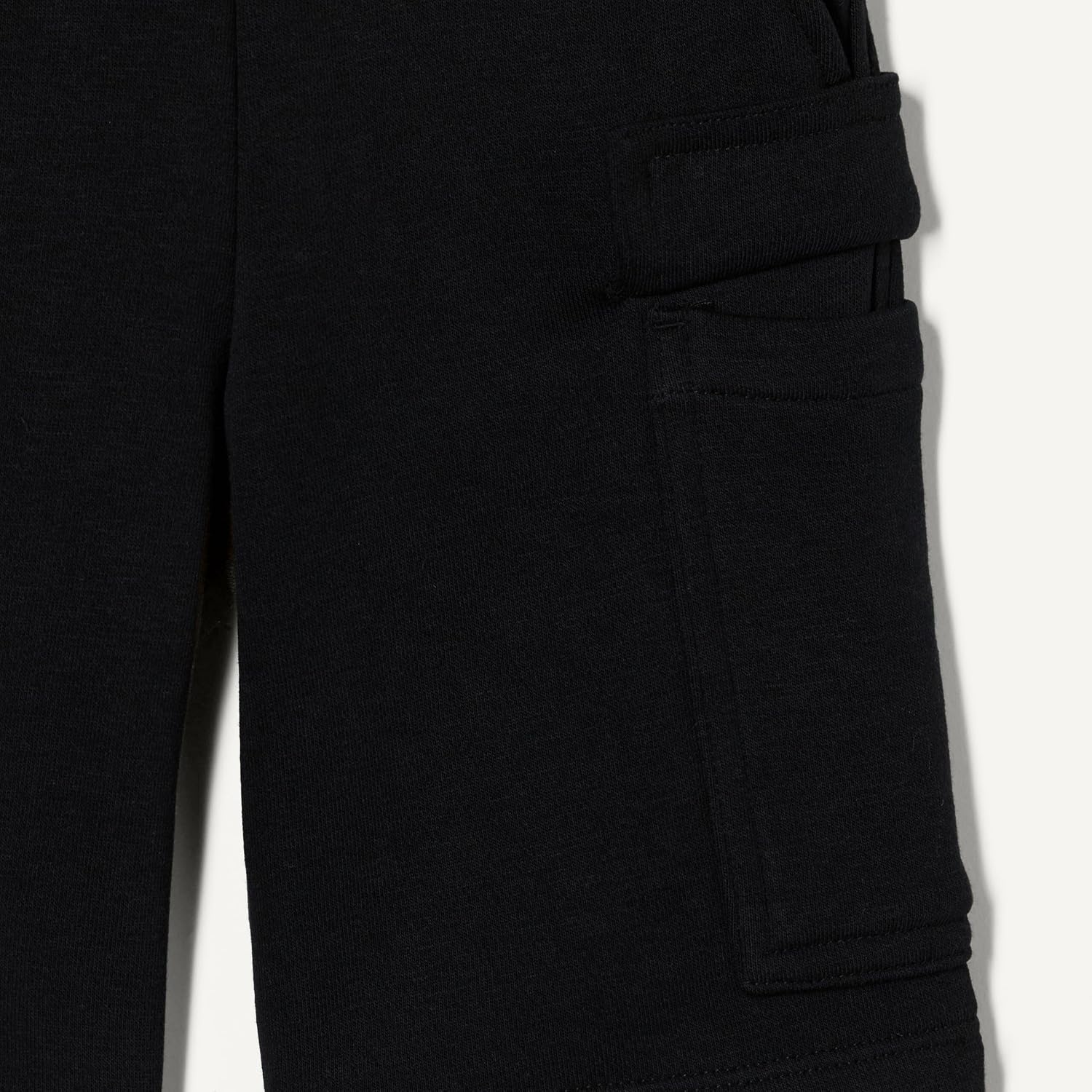image:imageAmazon Essentials Boys French Terry Cargo Sweat Shorts LoungeBlack