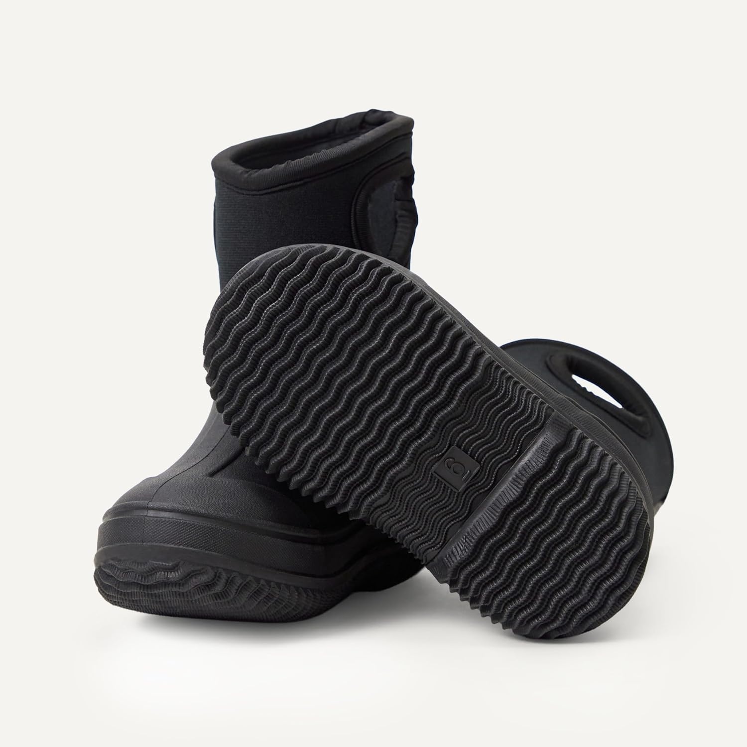 image:imageAmazon Essentials Unisex Kids Insulated Neoprene Rain BootBlack