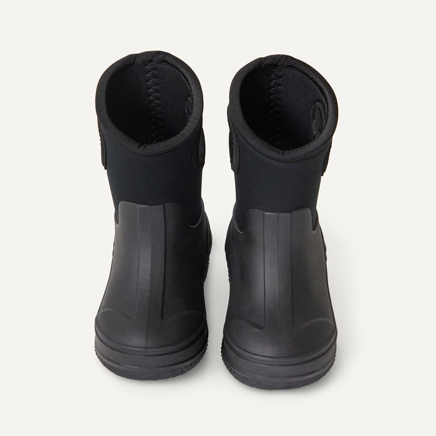 image:imageAmazon Essentials Unisex Kids Insulated Neoprene Rain BootBlack