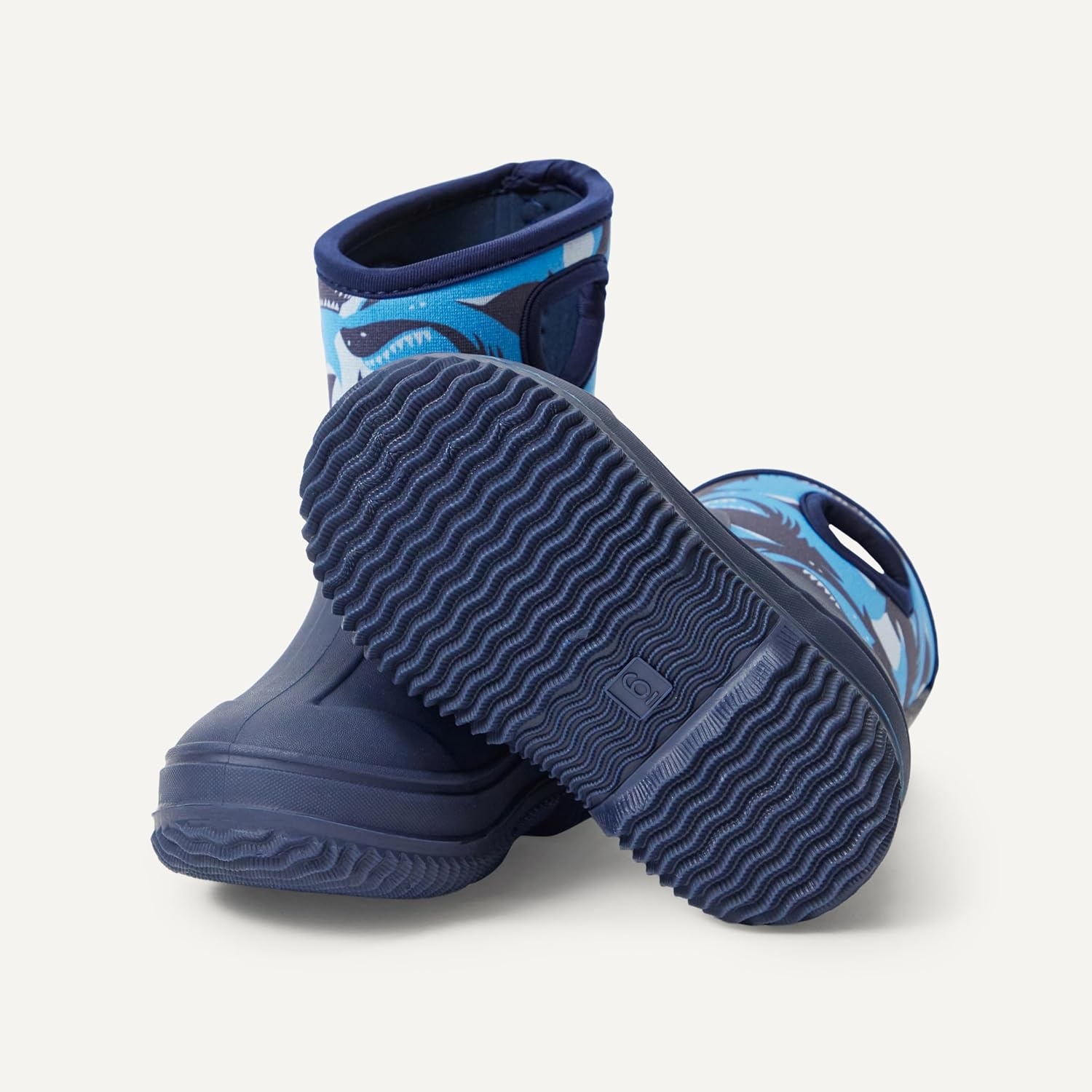 image:imageAmazon Essentials Unisex Kids Insulated Neoprene Rain BootNavy Sharks