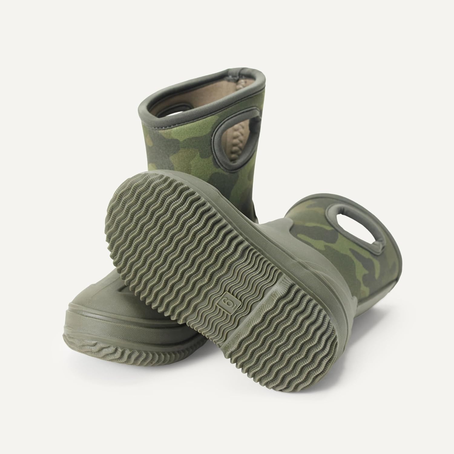 image:imageAmazon Essentials Unisex Kids Insulated Neoprene Rain BootOlive Camo