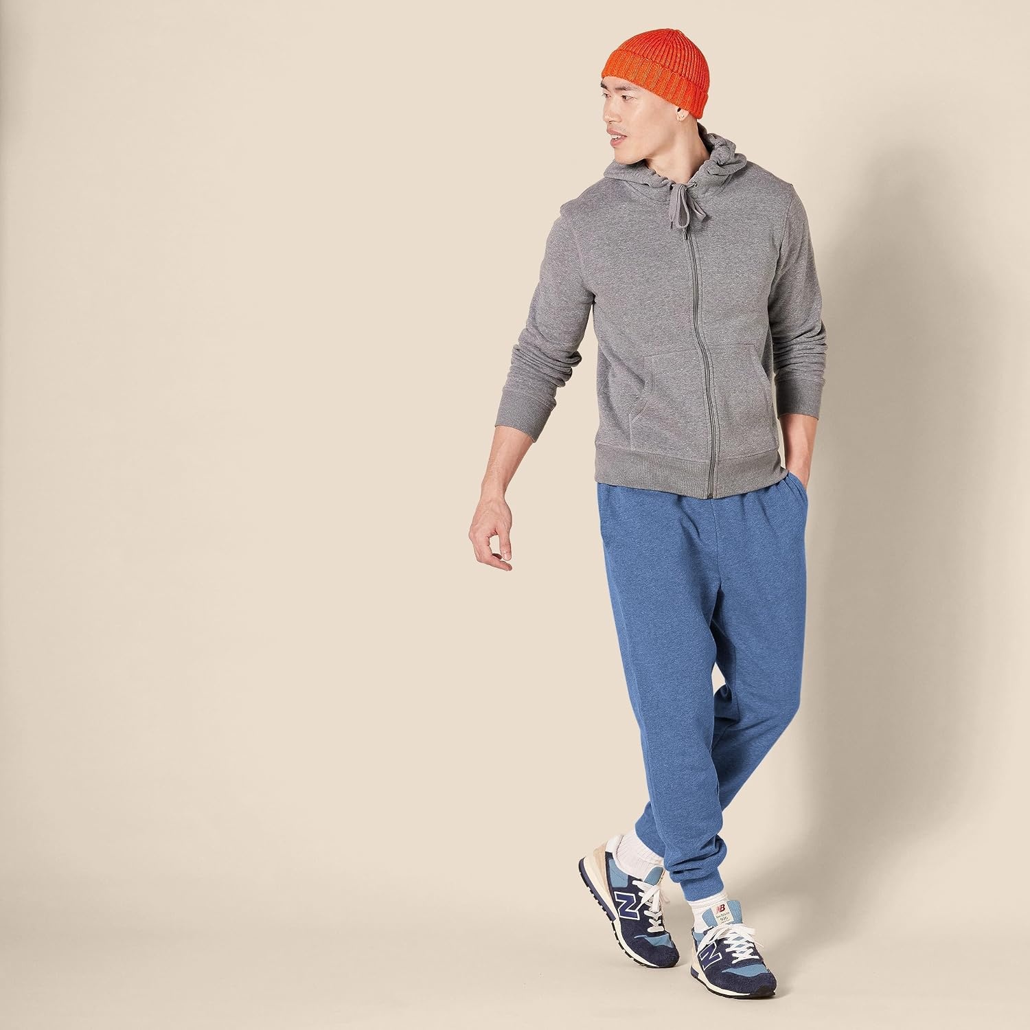 image:imageAmazon Essentials Mens Relaxed Fit Fleece Joggers Sweatpants Drawstring Waist Tapered Leg Ribbed Cuffs Brushed InteriorBlue Heather