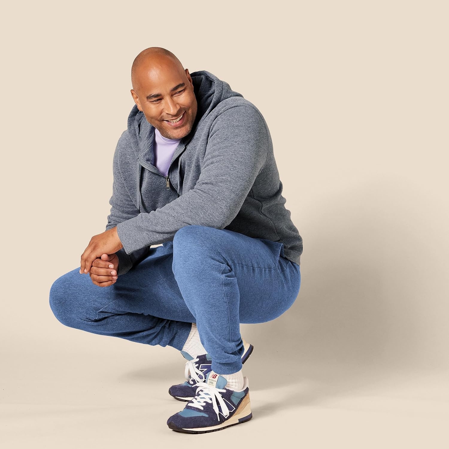 image:imageAmazon Essentials Mens Relaxed Fit Fleece Joggers Sweatpants Drawstring Waist Tapered Leg Ribbed Cuffs Brushed InteriorBlue Heather