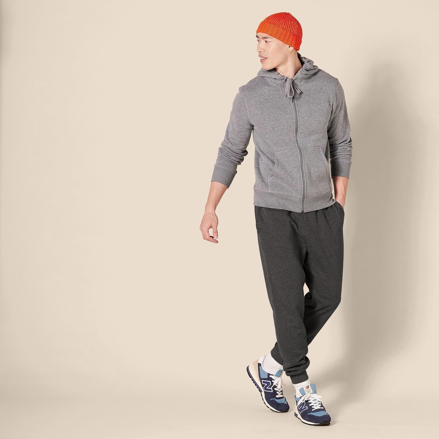 image:imageAmazon Essentials Mens Relaxed Fit Fleece Joggers Sweatpants Drawstring Waist Tapered Leg Ribbed Cuffs Brushed InteriorCharcoal