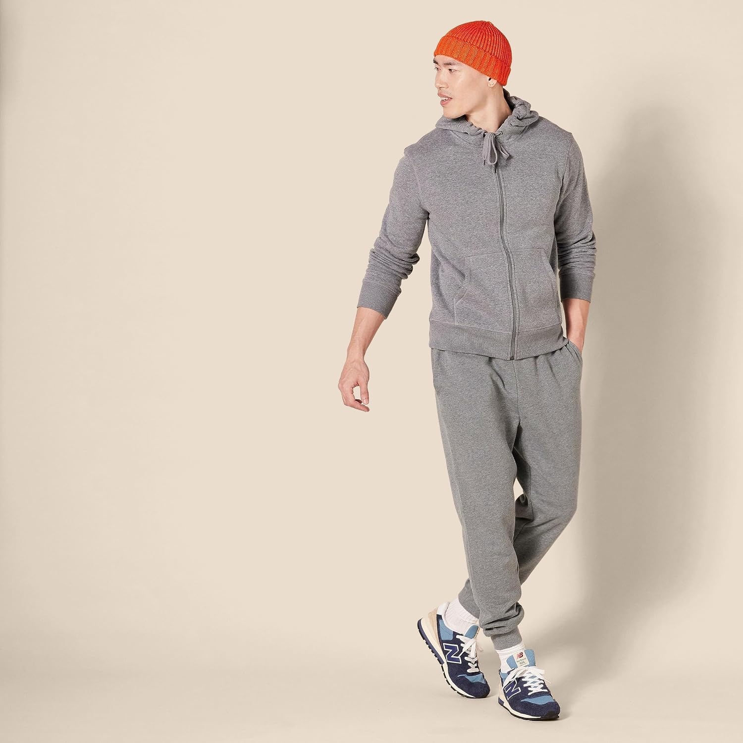 image:imageAmazon Essentials Mens Relaxed Fit Fleece Joggers Sweatpants Drawstring Waist Tapered Leg Ribbed Cuffs Brushed InteriorLight Gray Heather