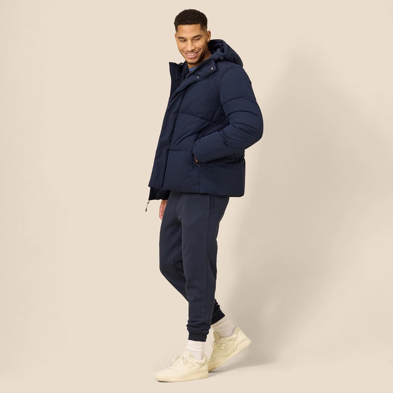 image:imageAmazon Essentials Mens Relaxed Fit Fleece Joggers Sweatpants Drawstring Waist Tapered Leg Ribbed Cuffs Brushed InteriorNavy