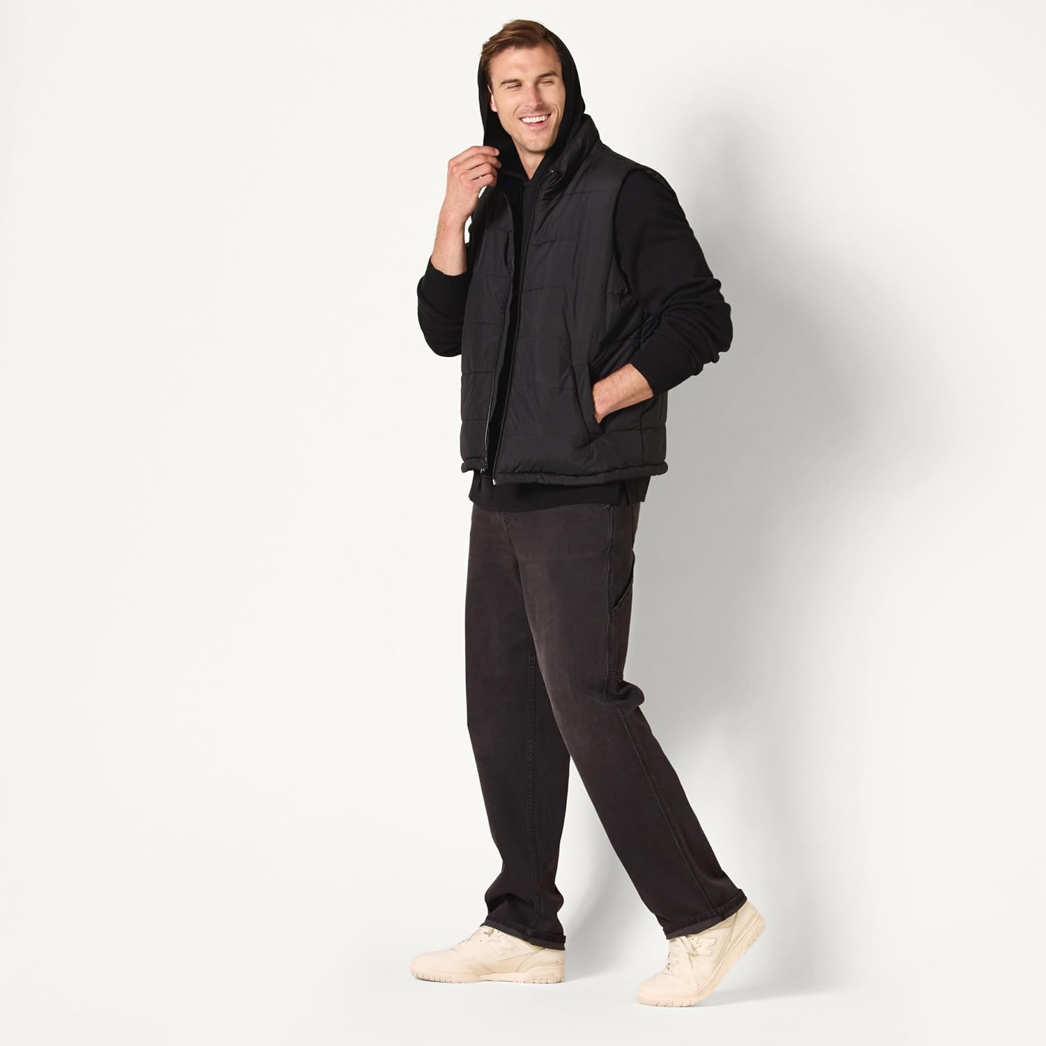 image:imageAmazon Essentials Mens RelaxedFit Hoodie SweaterBlack