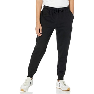 Amazon Essentials Men’s Relaxed Fit Cargo Fleece Jogger Sweatpants with Drawstring(Black)