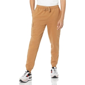 Amazon Essentials Men’s Relaxed Fit Cargo Fleece Jogger Sweatpants with Drawstring(Tan)