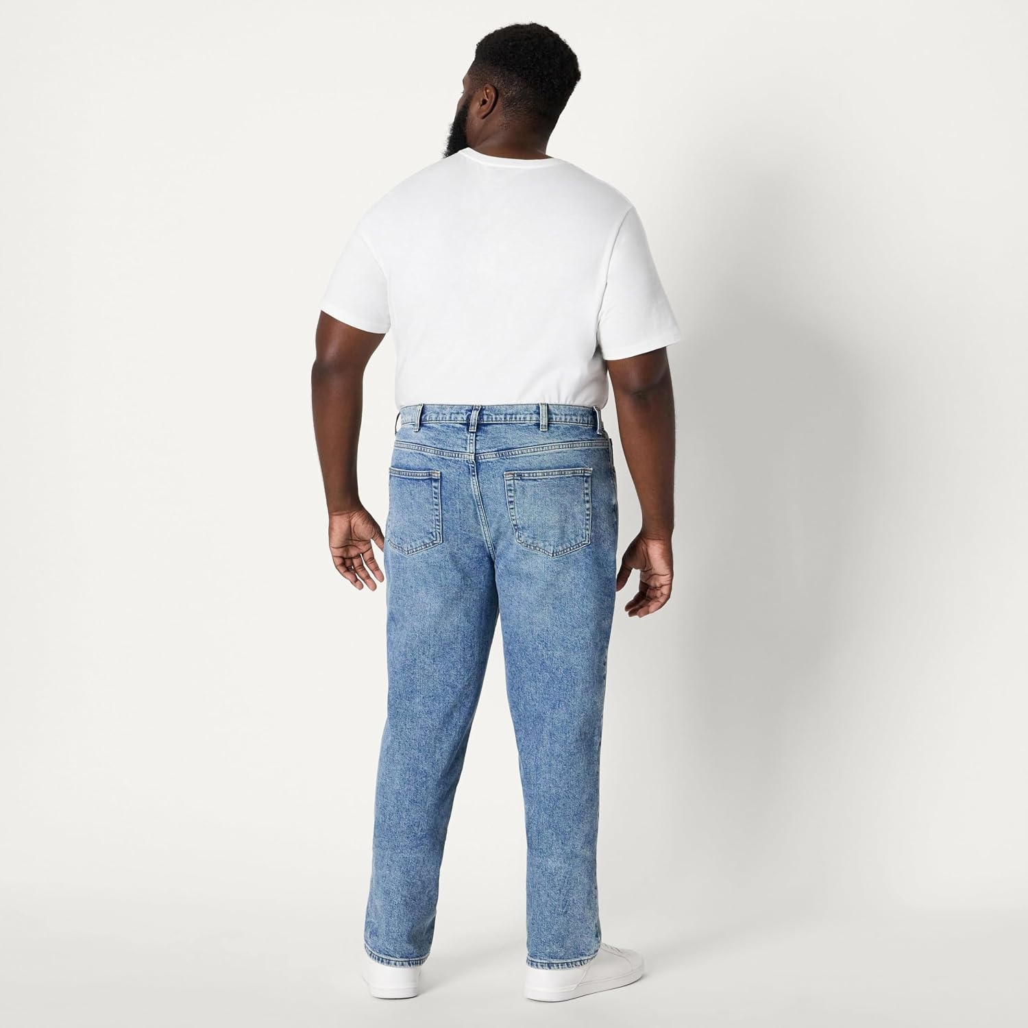 image:imageAmazon Essentials Mens Low Stretch StraightFit JeansTinted Light Wash