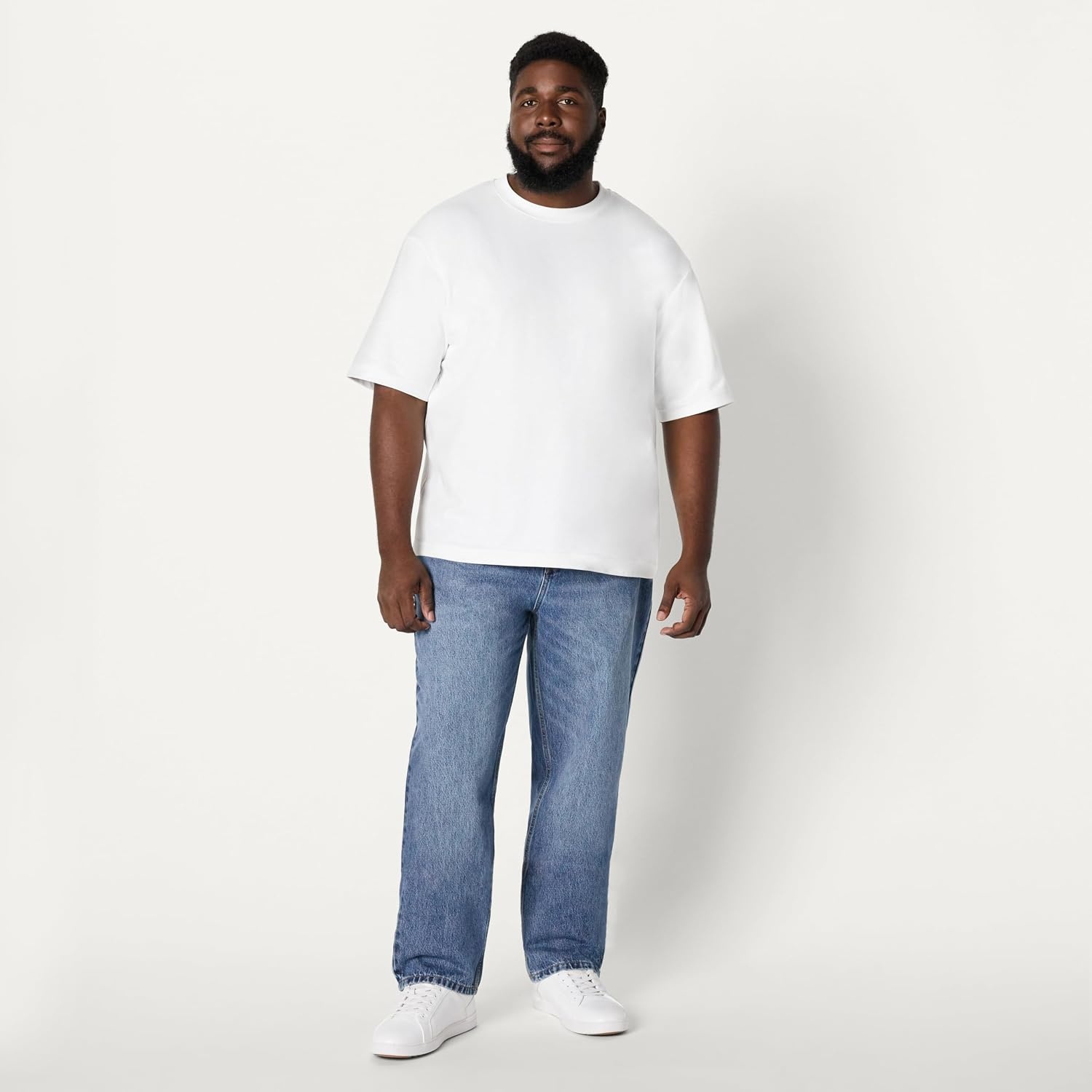 image:imageAmazon Essentials Mens RelaxedFit JeansMedium Blue Vintage