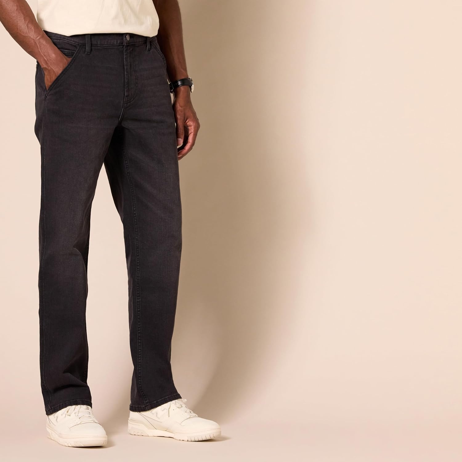 image:imageAmazon Essentials Mens RelaxedFit Workwear Carpenter Jean with Comfort StretchWashed Black