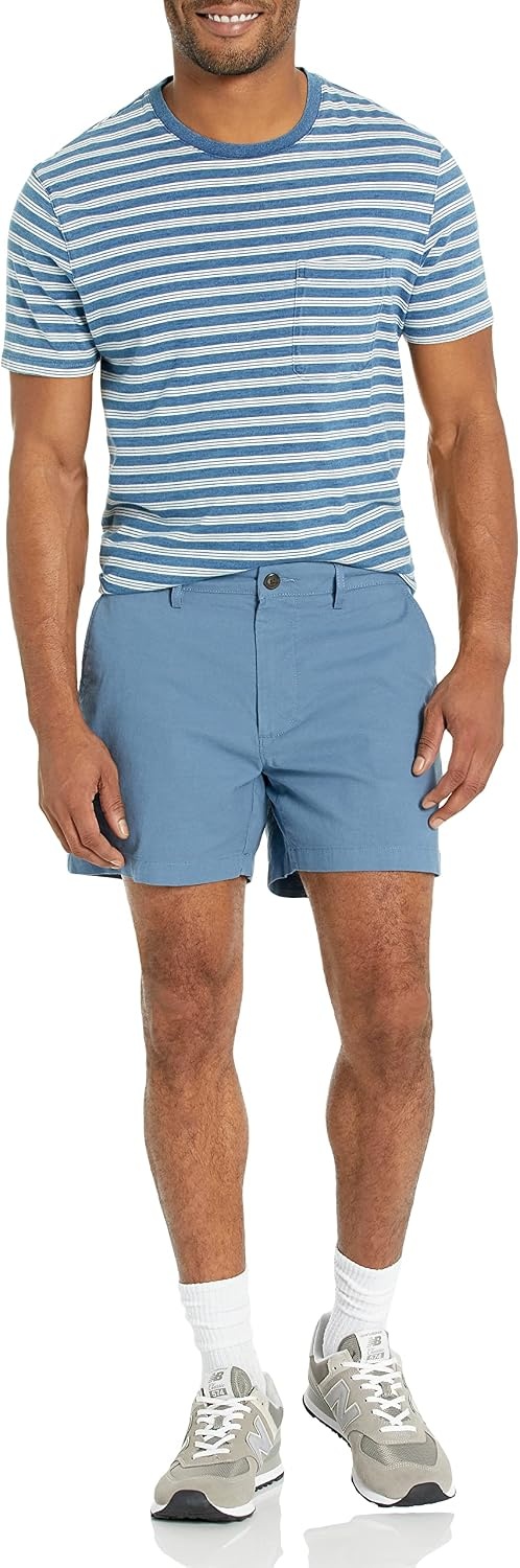 image:imageAmazon Essentials Mens SlimFit 5 Lightweight Comfort Stretch Oxford Cotton ShortsBlue