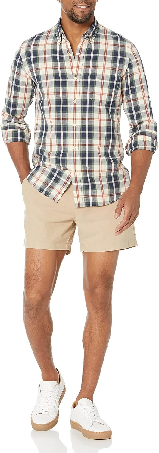 image:imageAmazon Essentials Mens SlimFit 5 Lightweight Comfort Stretch Oxford Cotton ShortsKhaki Brown