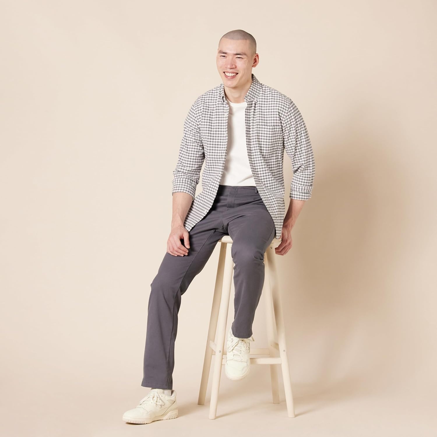 image:imageAmazon Essentials Mens SlimFit WrinkleResistant FlatFront Chino PantCharcoal