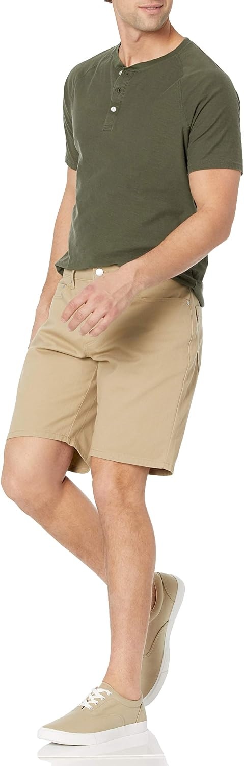 image:imageAmazon Essentials Mens StraightFit 9 Inseam Stretch Cotton Twill 5Pocket ShortsKhaki