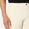 Amazon Essentials Men’s Slim-Fit 5″ Lightweight Comfort Stretch Oxford Cotton Shorts(Off-white)