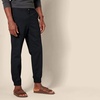 Amazon Essentials Men’s Straight-Fit Chino Jogger Pants with Elastic Waist and Pockets(Black)