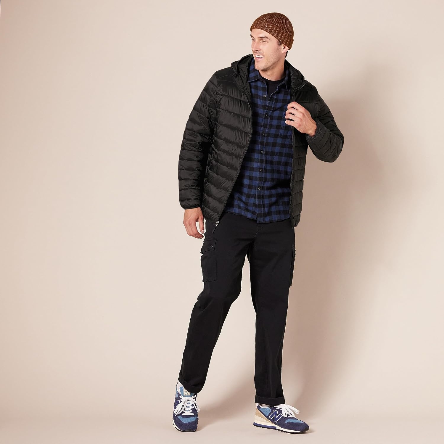 image:imageAmazon Essentials Mens Lightweight WaterResistant Packable Hooded Puffer JacketBlack