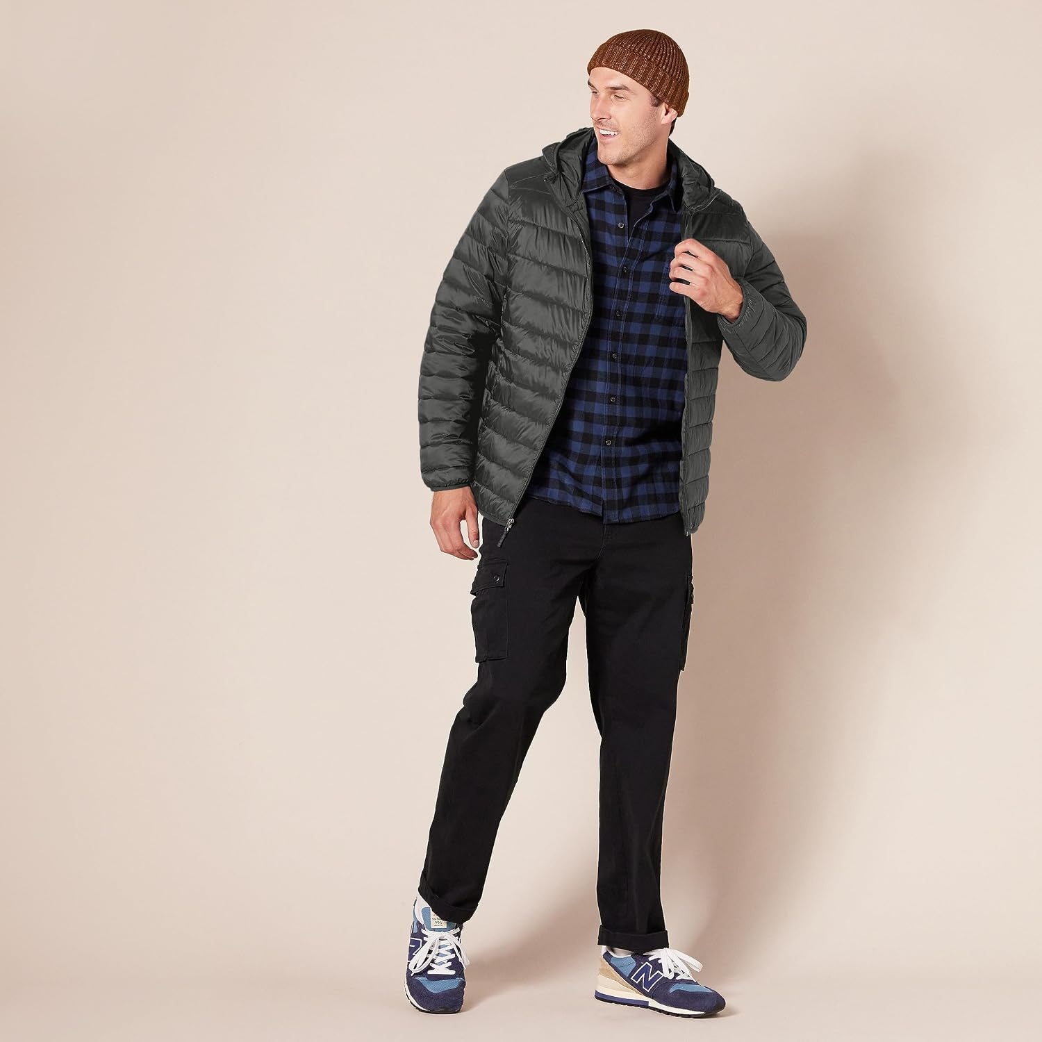 image:imageAmazon Essentials Mens Lightweight WaterResistant Packable Hooded Puffer JacketDark Grey