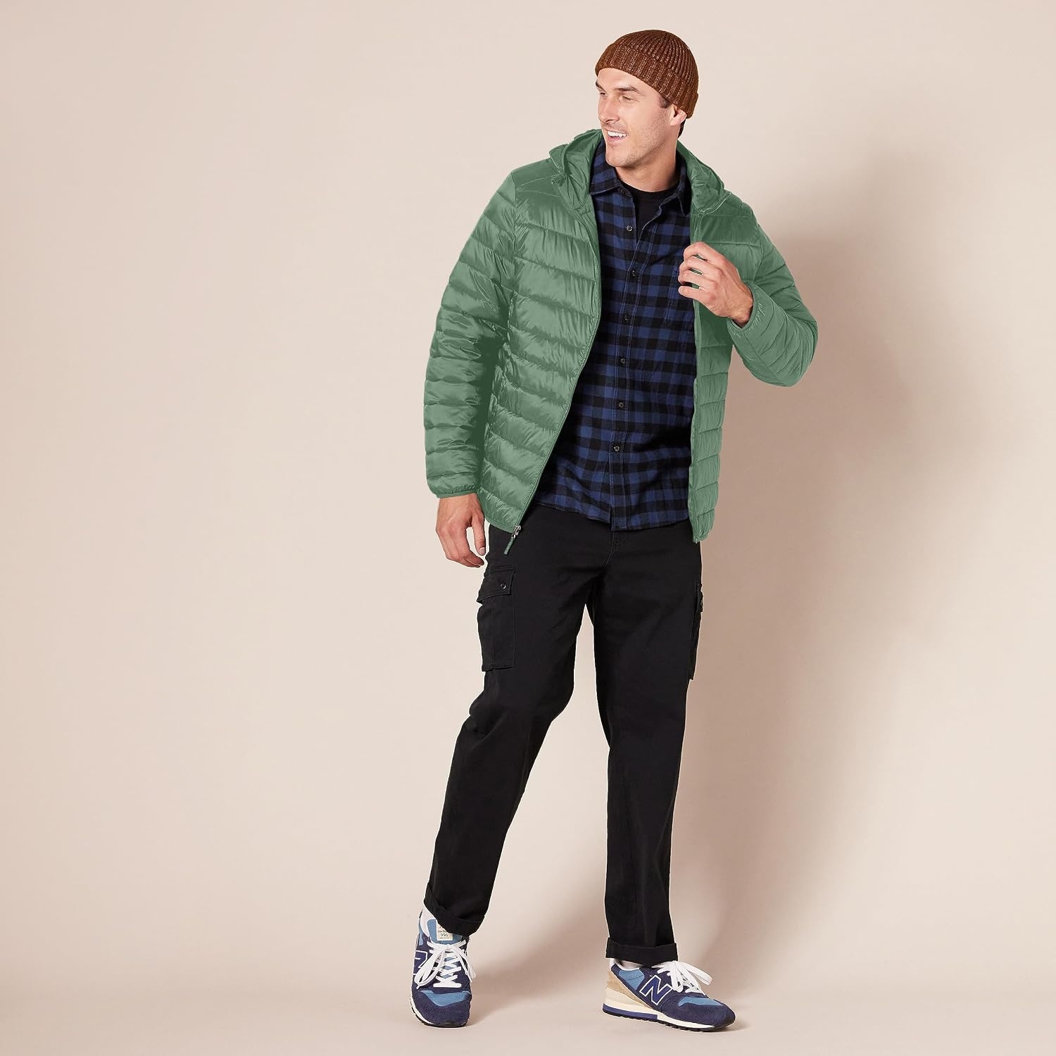 image:imageAmazon Essentials Mens Lightweight WaterResistant Packable Hooded Puffer JacketGreen