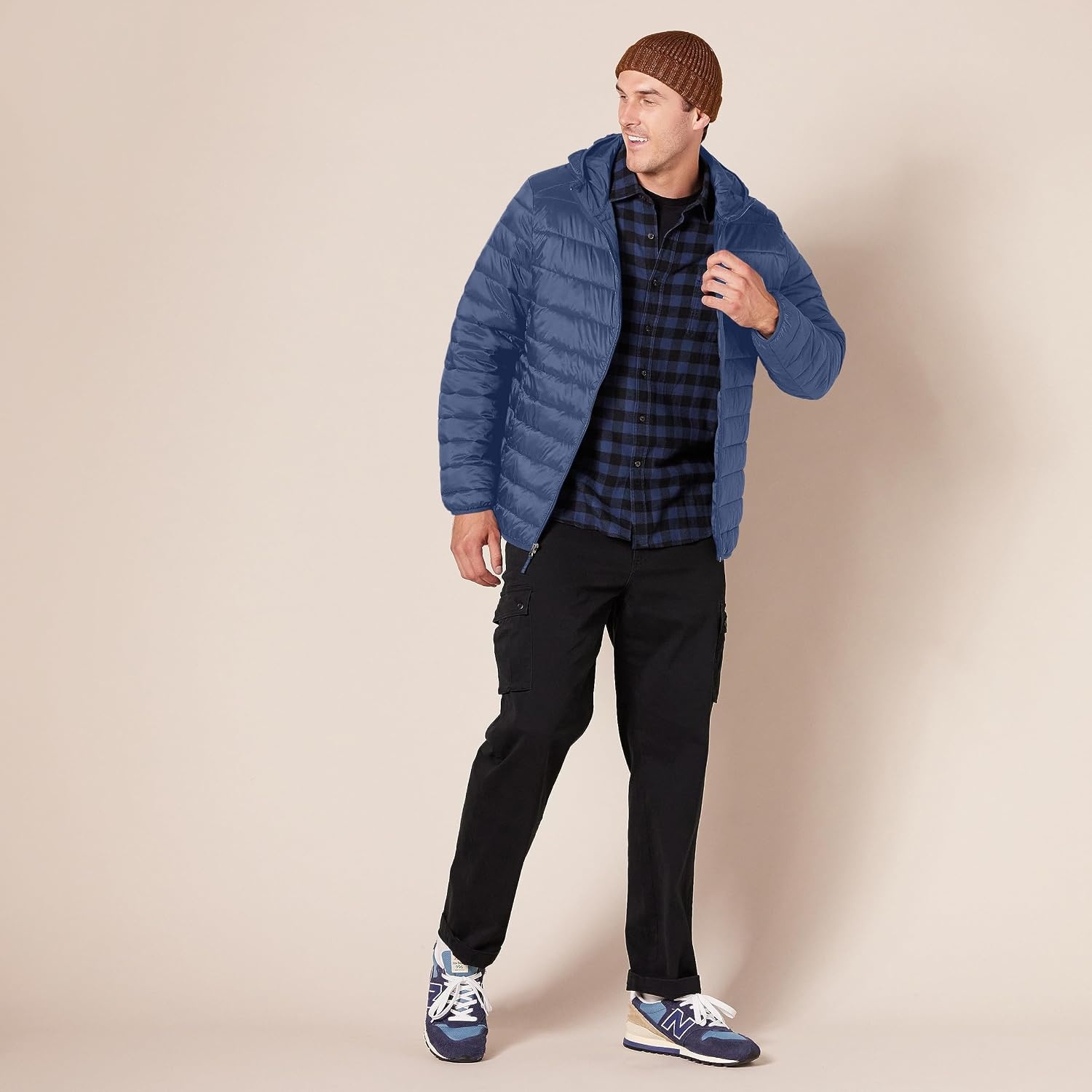 image:imageAmazon Essentials Mens Lightweight WaterResistant Packable Hooded Puffer JacketIndigo