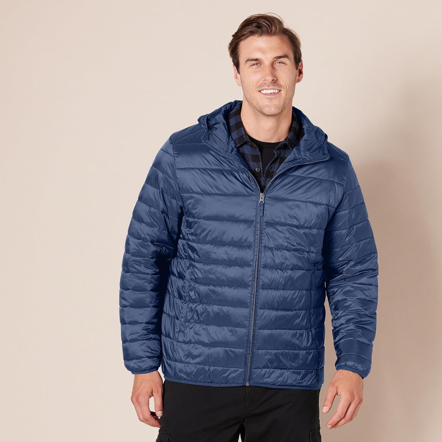 image:imageAmazon Essentials Mens Lightweight WaterResistant Packable Hooded Puffer JacketNavy