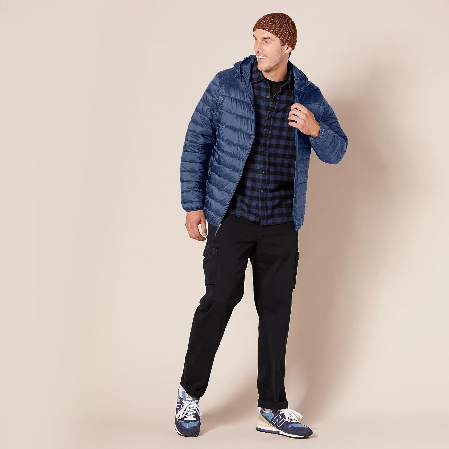 image:imageAmazon Essentials Mens Lightweight WaterResistant Packable Hooded Puffer JacketNavy