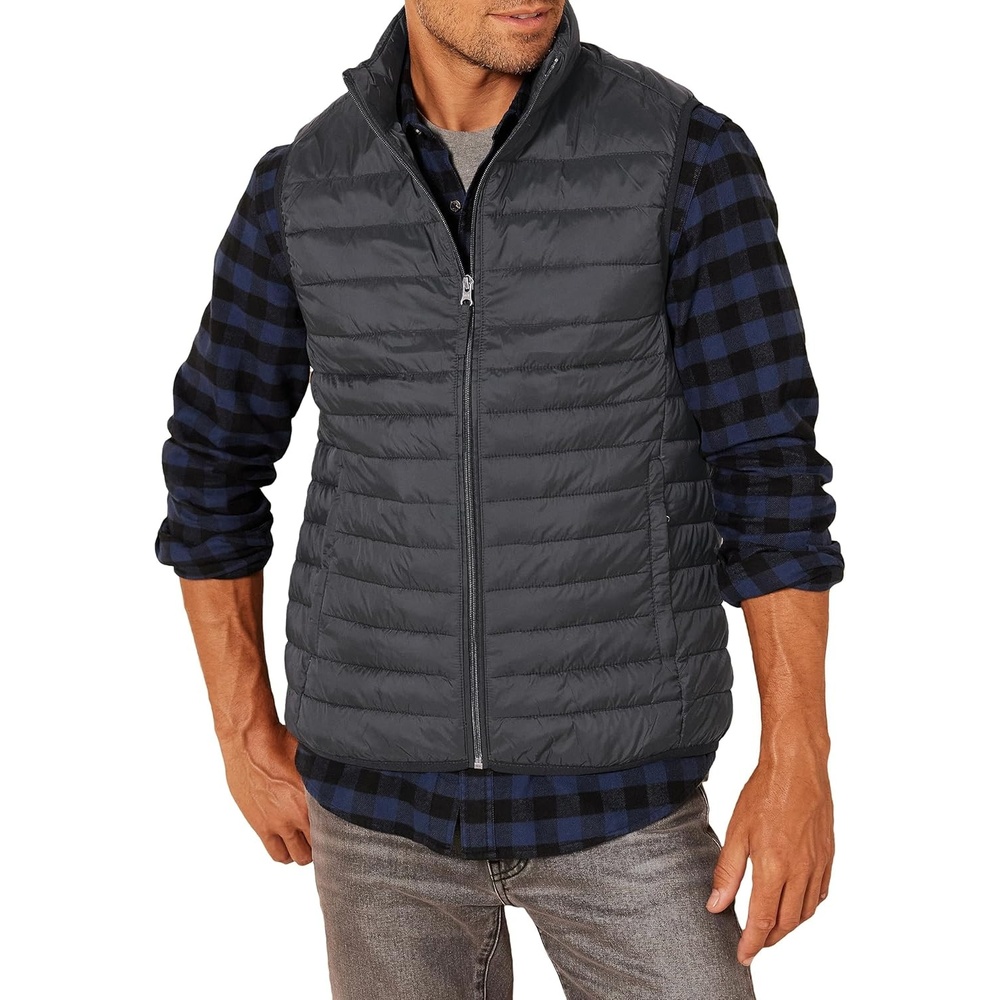 image:imageAmazon Essentials Mens Lightweight WaterResistant Packable Puffer VestBlack