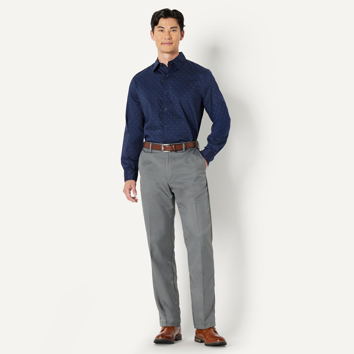 image:imageAmazon Essentials Mens Regular Fit Long Sleeve Wrinkle Resistant Stretch Dress ShirtNavy Geo Print