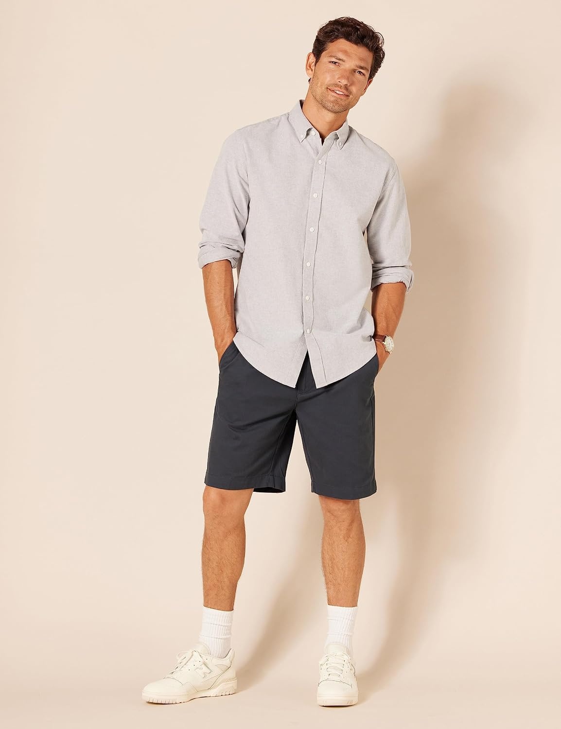 image:imageAmazon Essentials Mens RegularFit Long Sleeve Oxford Shirt 100 CottonGrey