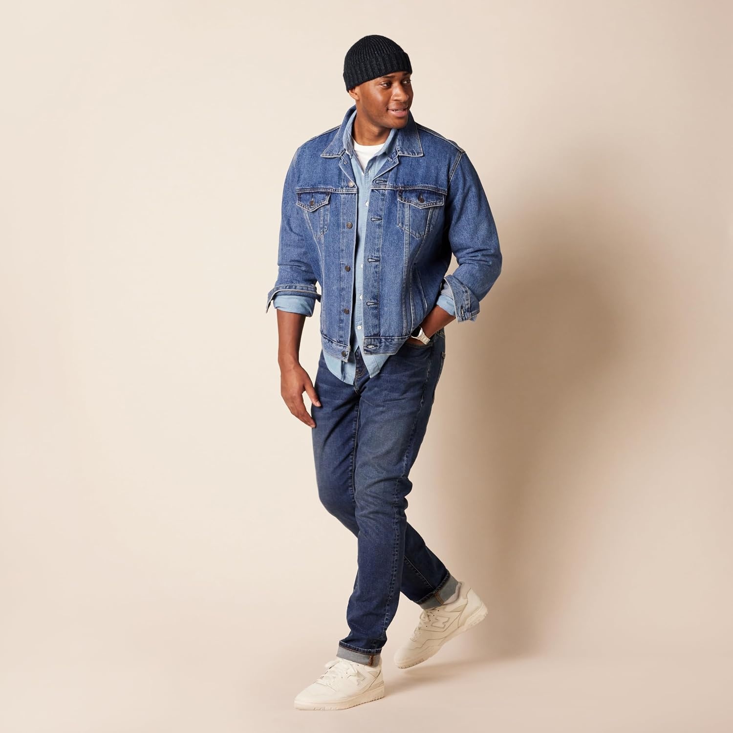 image:imageAmazon Essentials Mens RegularFit LongSleeve Lightweight Cotton Chambray Shirt with PocketsBlue