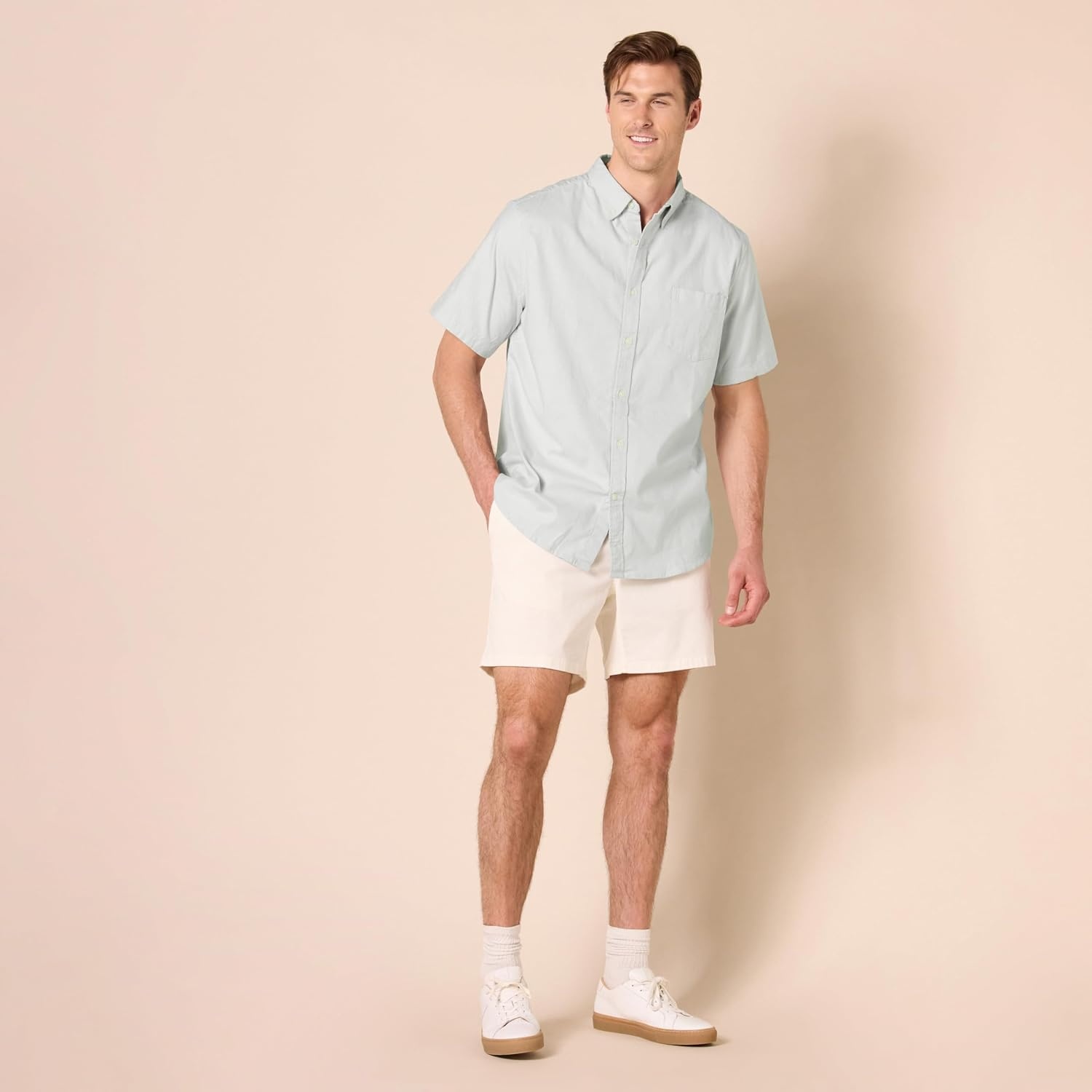 image:imageAmazon Essentials Mens RegularFit Short Sleeve Stretch Oxford Shirt with PocketLight Grey