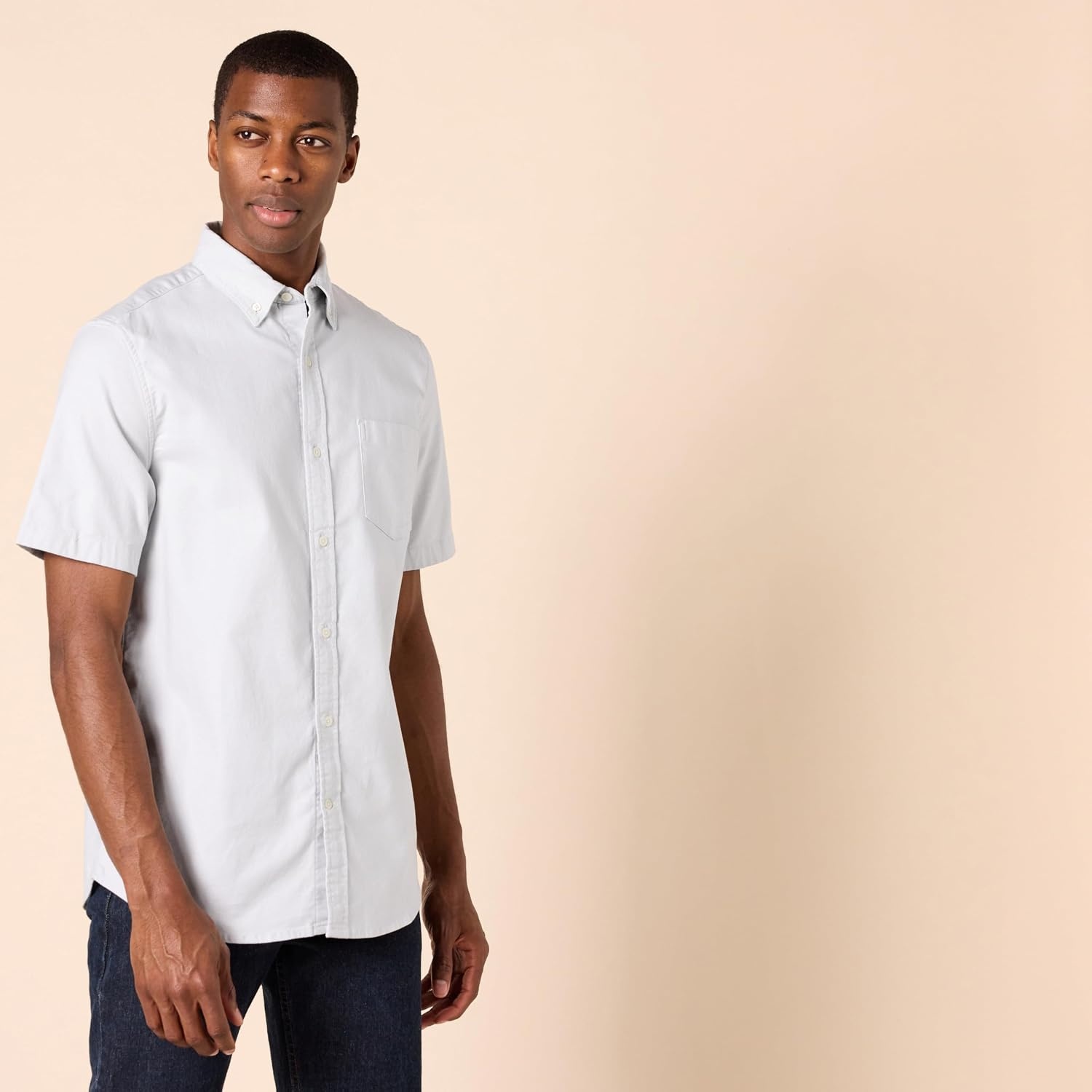 image:imageAmazon Essentials Mens RegularFit Short Sleeve Stretch Oxford Shirt with PocketLight Grey