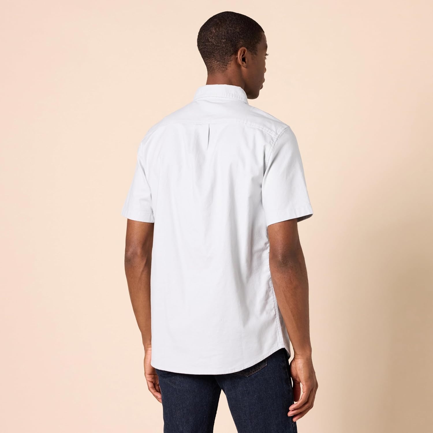 image:imageAmazon Essentials Mens RegularFit Short Sleeve Stretch Oxford Shirt with PocketLight Grey