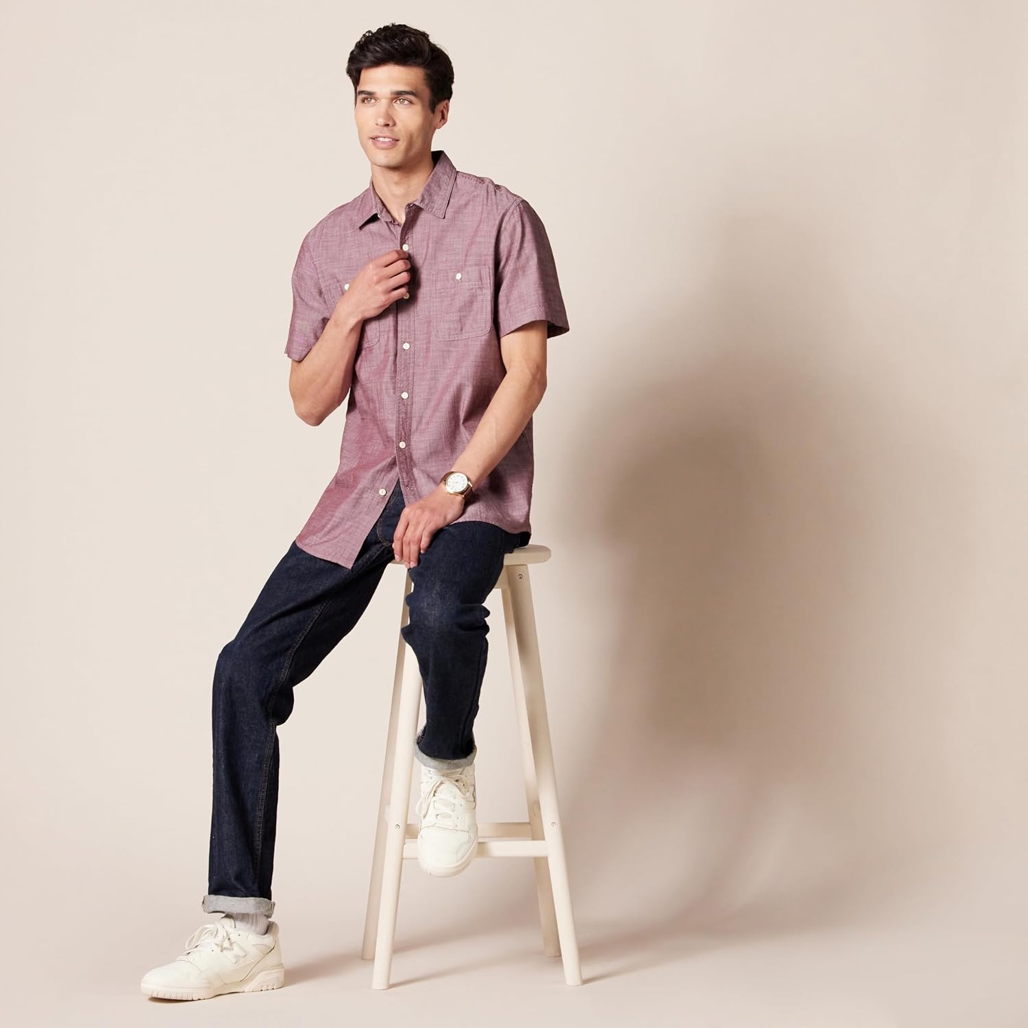 image:imageAmazon Essentials Mens RegularFit ShortSleeve ButtonDown Chambray ShirtBurgundy