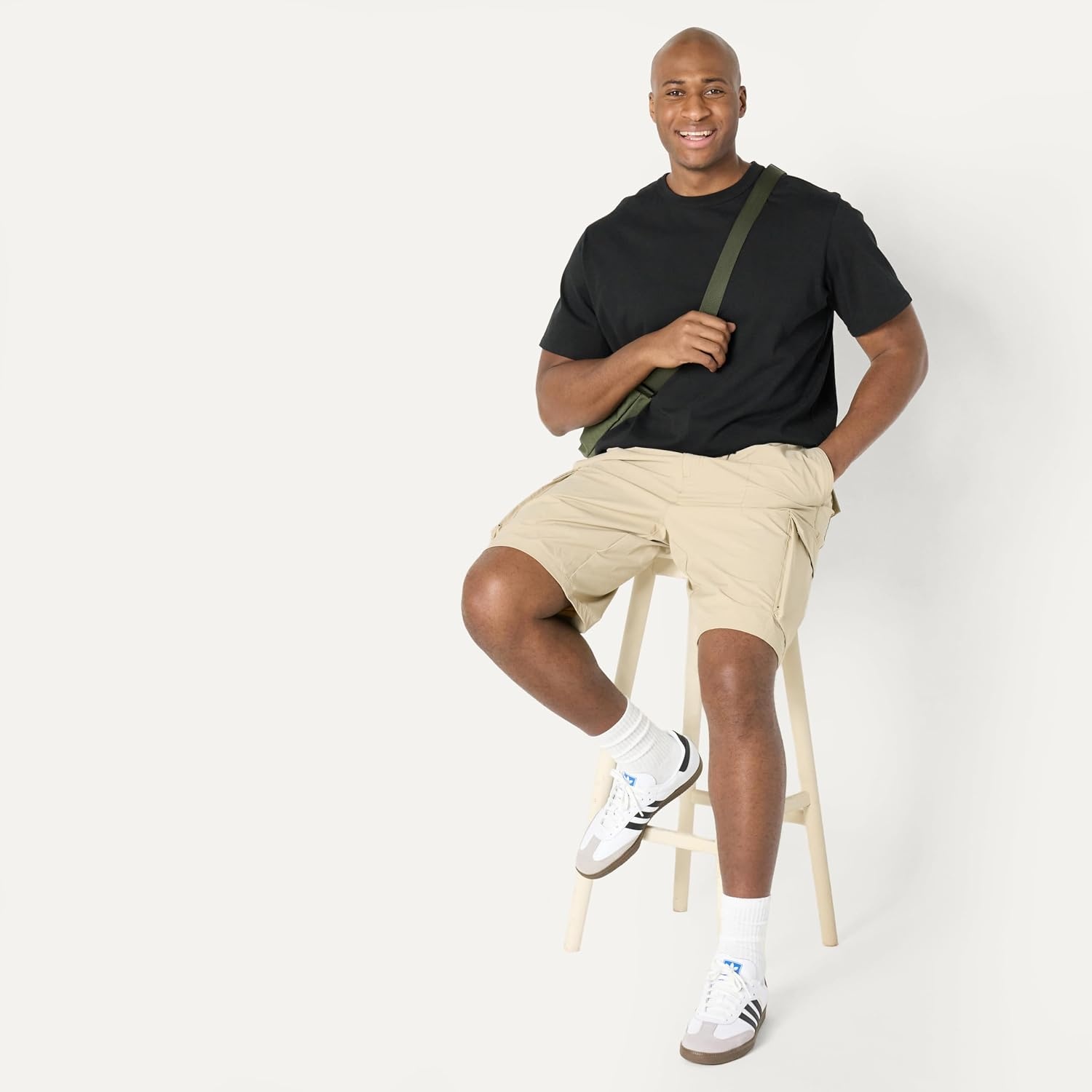 image:imageAmazon Essentials Mens RelaxedFit Heavyweight Cotton Pocket TShirtBlack