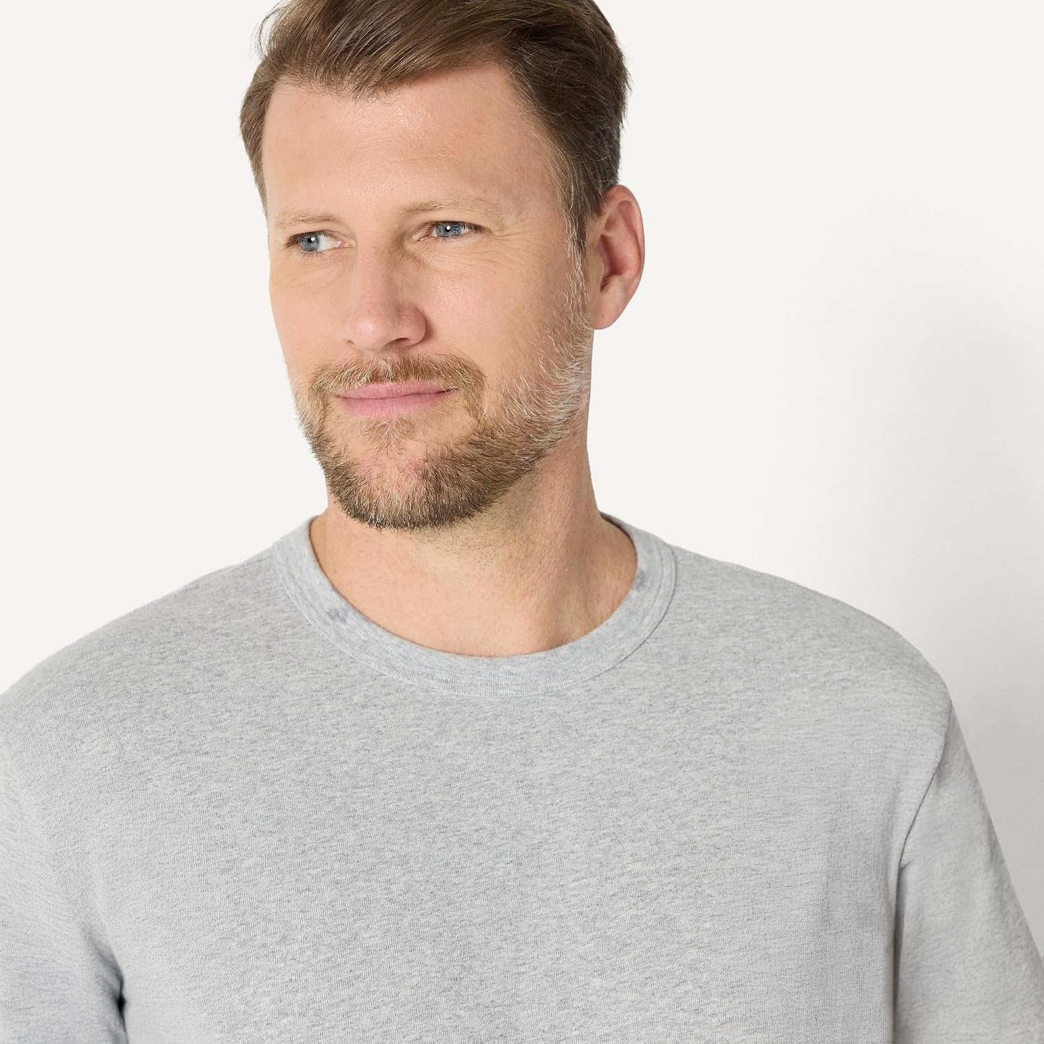 image:imageAmazon Essentials Mens RelaxedFit Heavyweight Cotton Pocket TShirtMedium Grey Heather