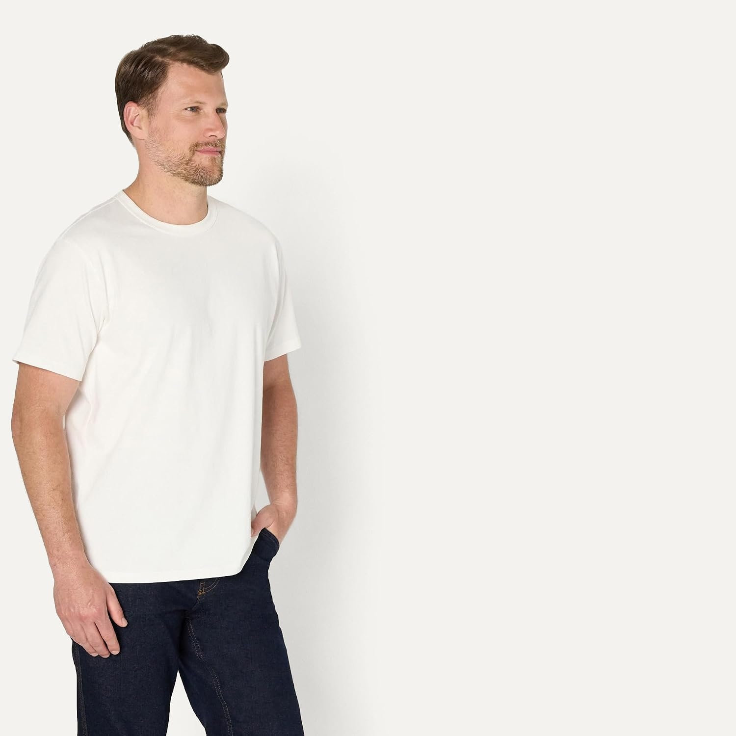 image:imageAmazon Essentials Mens RelaxedFit Heavyweight Cotton Pocket TShirtWhite