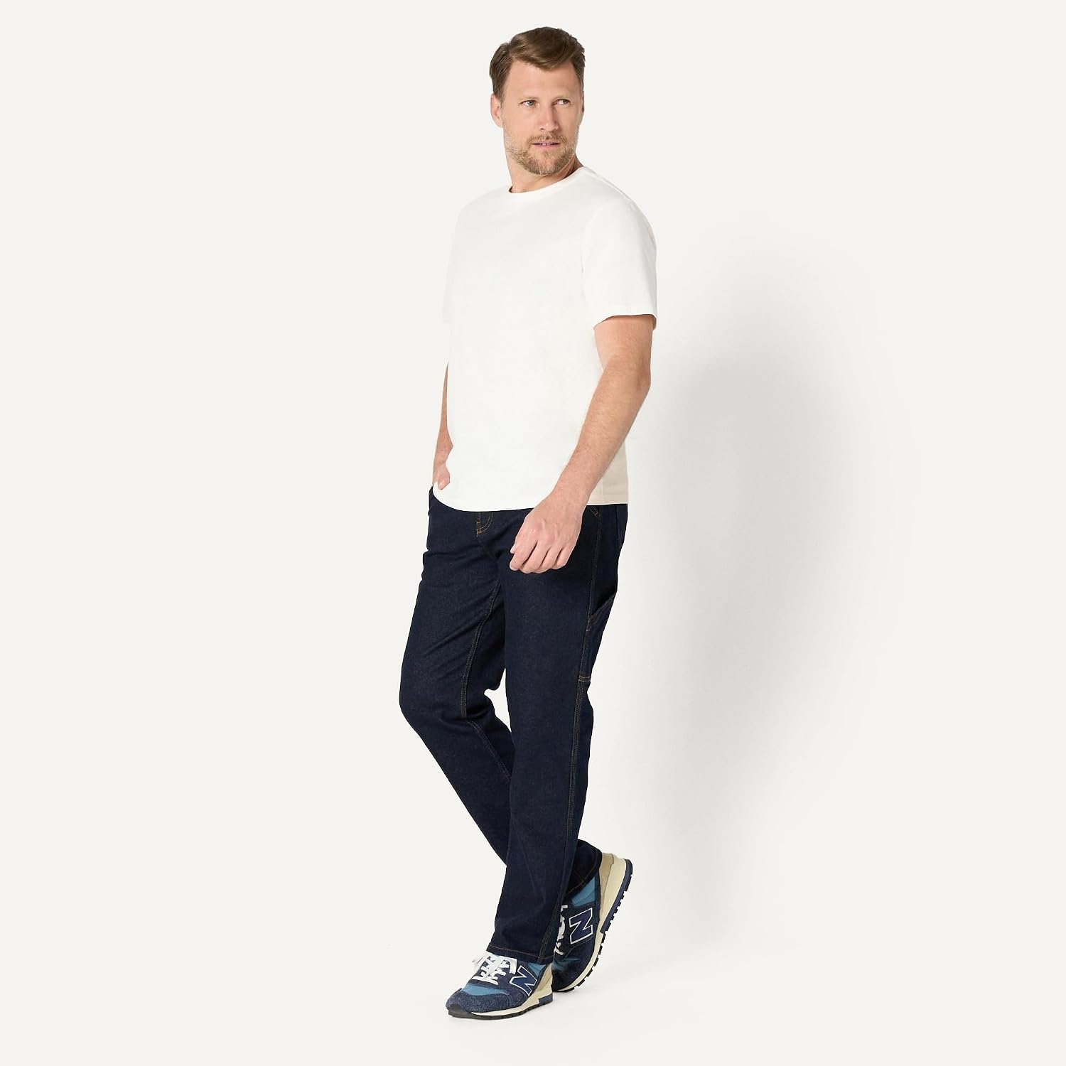 image:imageAmazon Essentials Mens RelaxedFit Heavyweight Cotton Pocket TShirtWhite