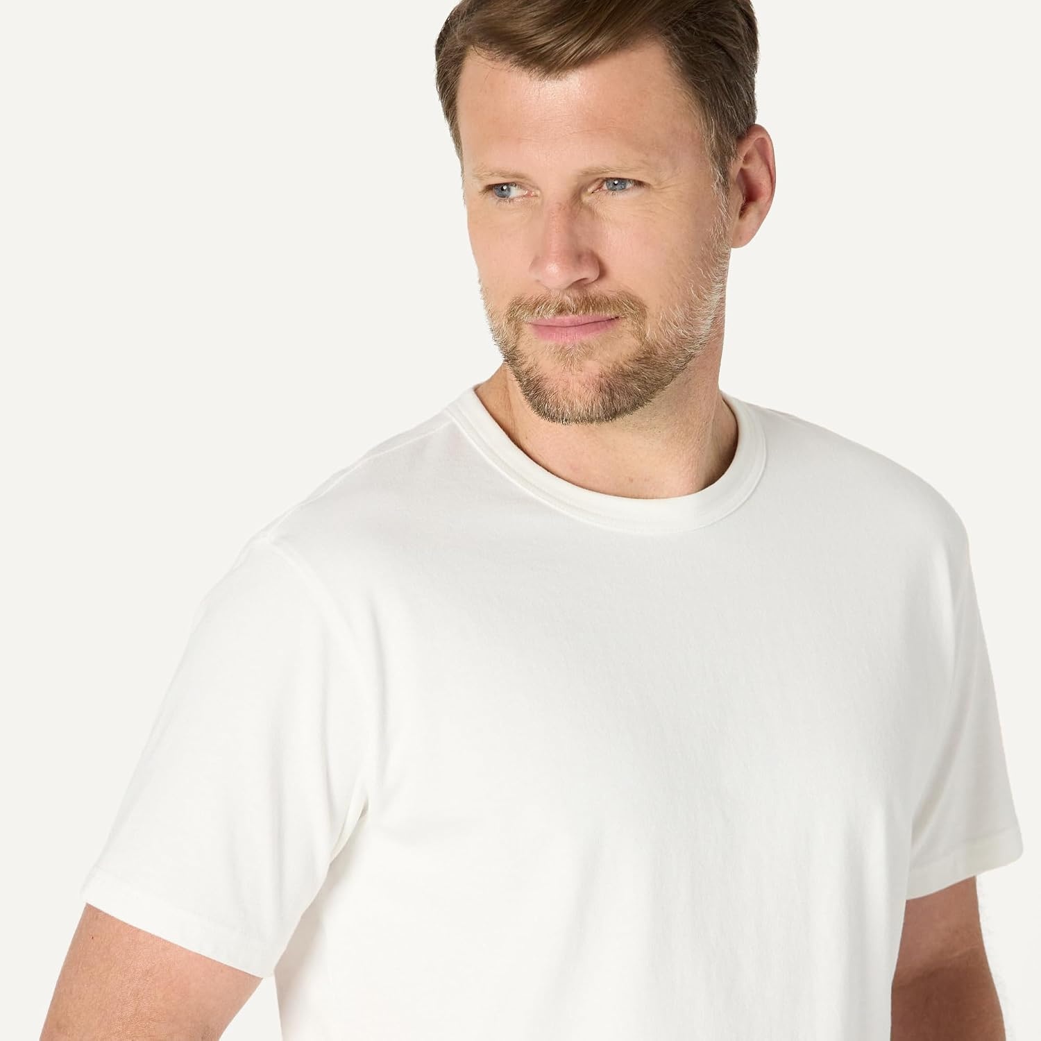 image:imageAmazon Essentials Mens RelaxedFit Heavyweight Cotton Pocket TShirtWhite