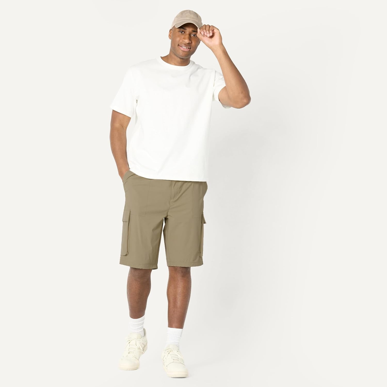 image:imageAmazon Essentials Mens RelaxedFit Heavyweight Cotton Pocket TShirtWhite
