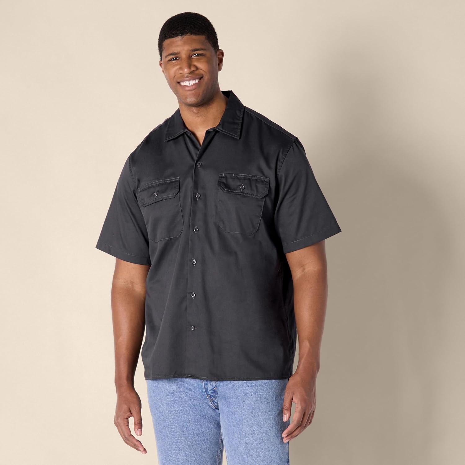 image:imageAmazon Essentials Mens RelaxedFit Stain and WrinkleResistant ShortSleeve Work ShirtsGrey