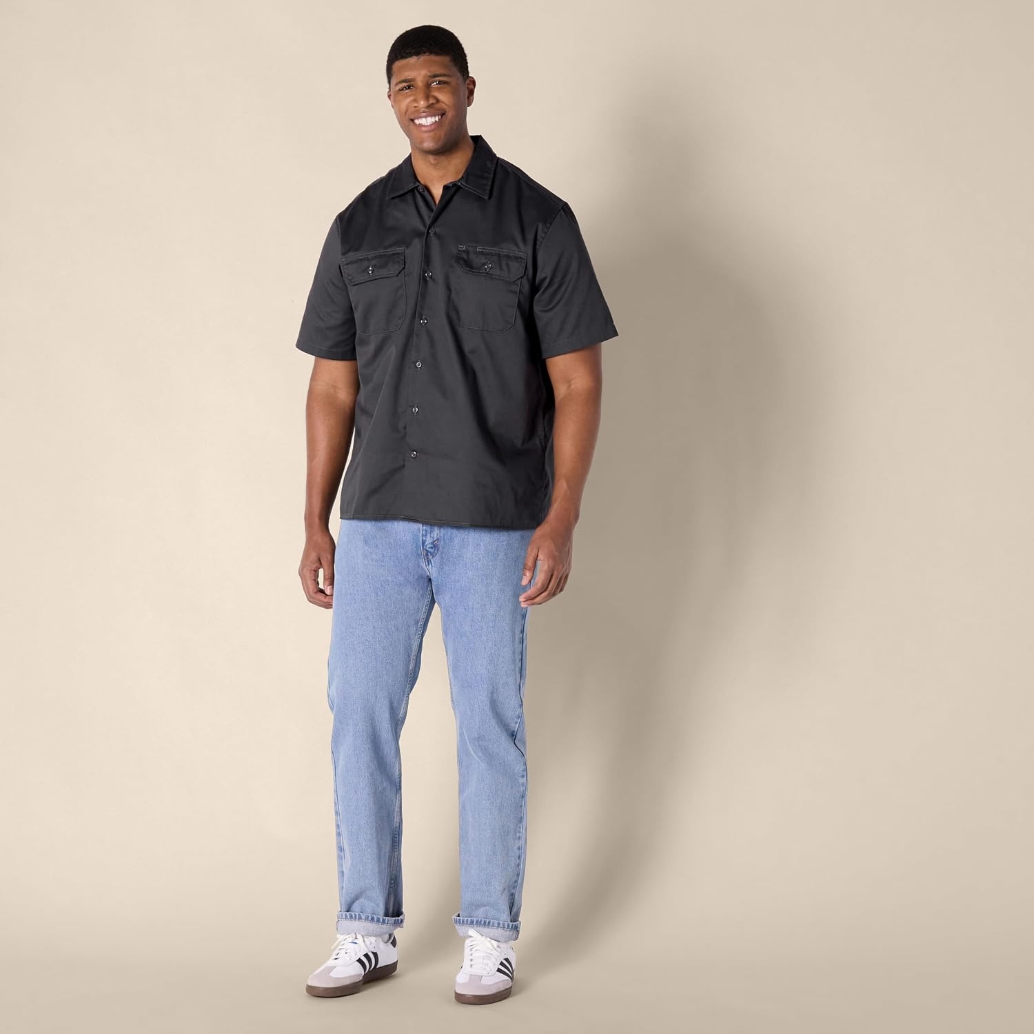 image:imageAmazon Essentials Mens RelaxedFit Stain and WrinkleResistant ShortSleeve Work ShirtsGrey