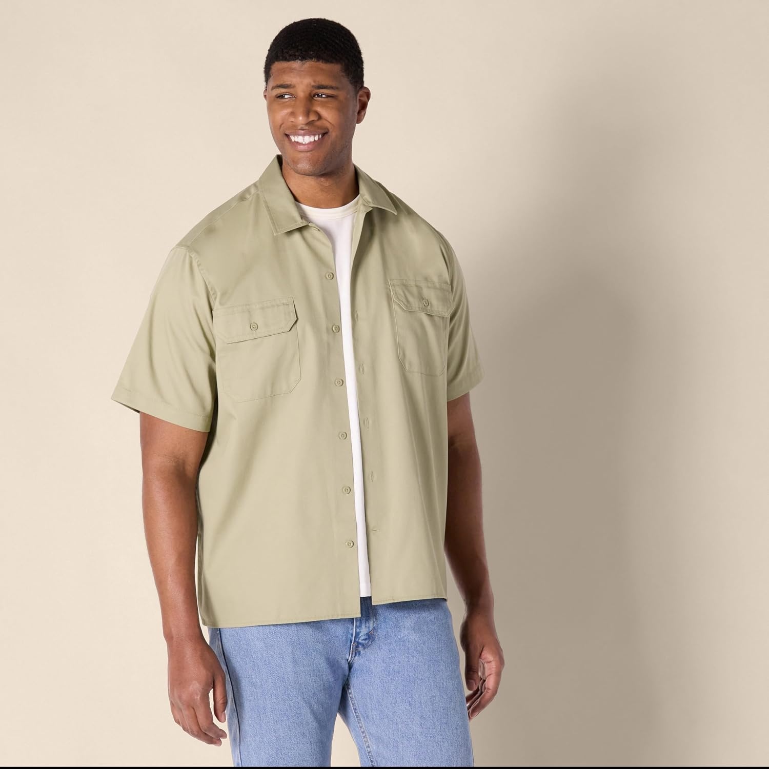 image:imageAmazon Essentials Mens RelaxedFit Stain and WrinkleResistant ShortSleeve Work ShirtsKhaki Brown