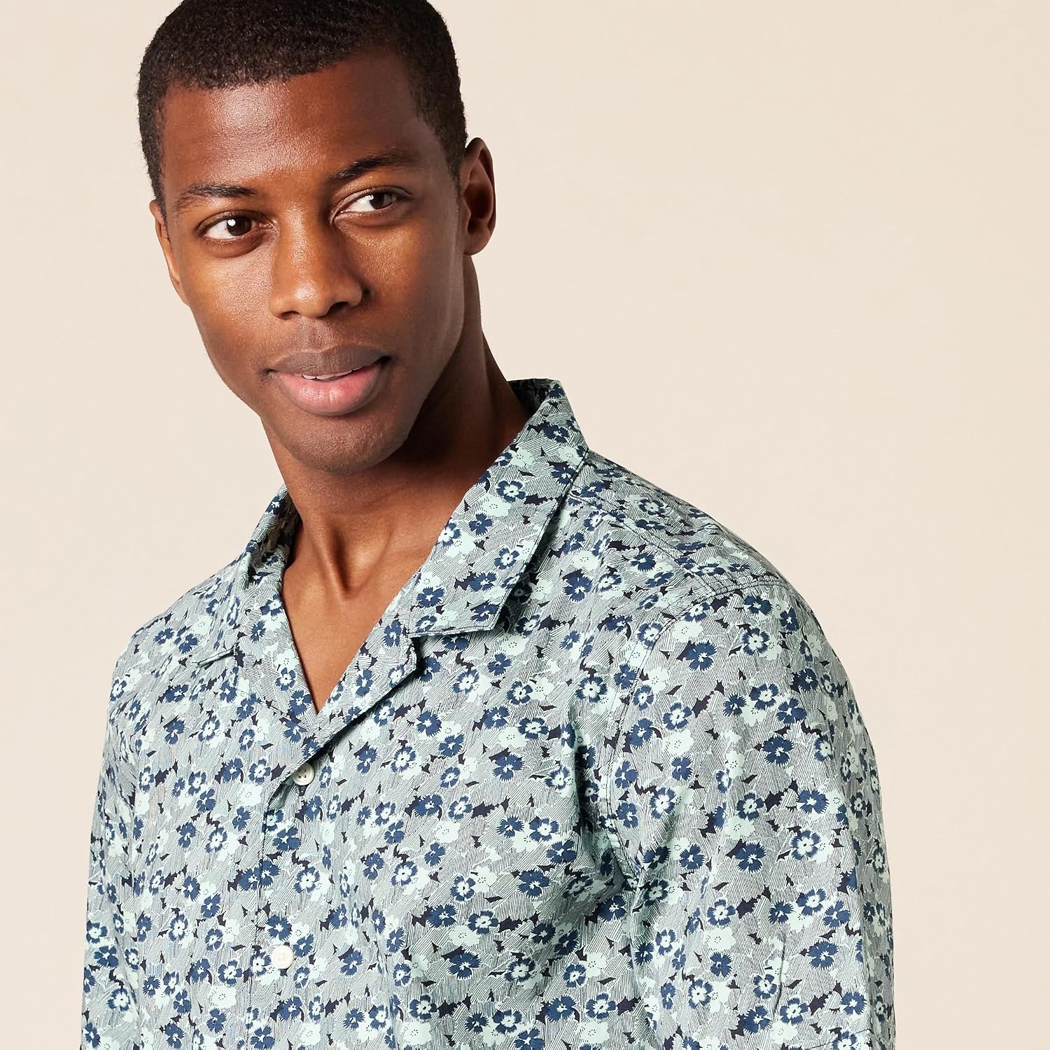 image:imageAmazon Essentials Mens Vacation Cotton ButtonDown Short Sleeve Resort ShirtBlue Floral