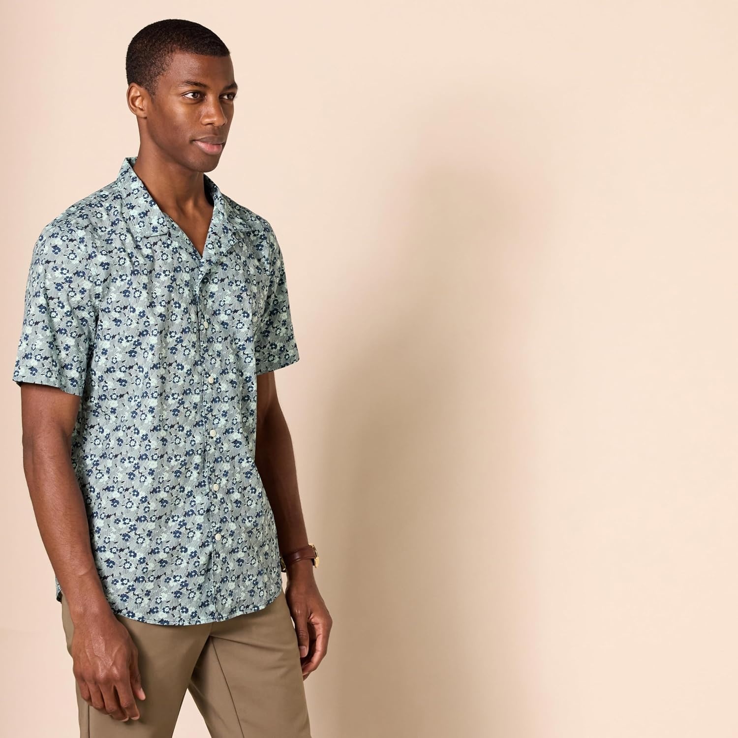 image:imageAmazon Essentials Mens Vacation Cotton ButtonDown Short Sleeve Resort ShirtBlue Floral