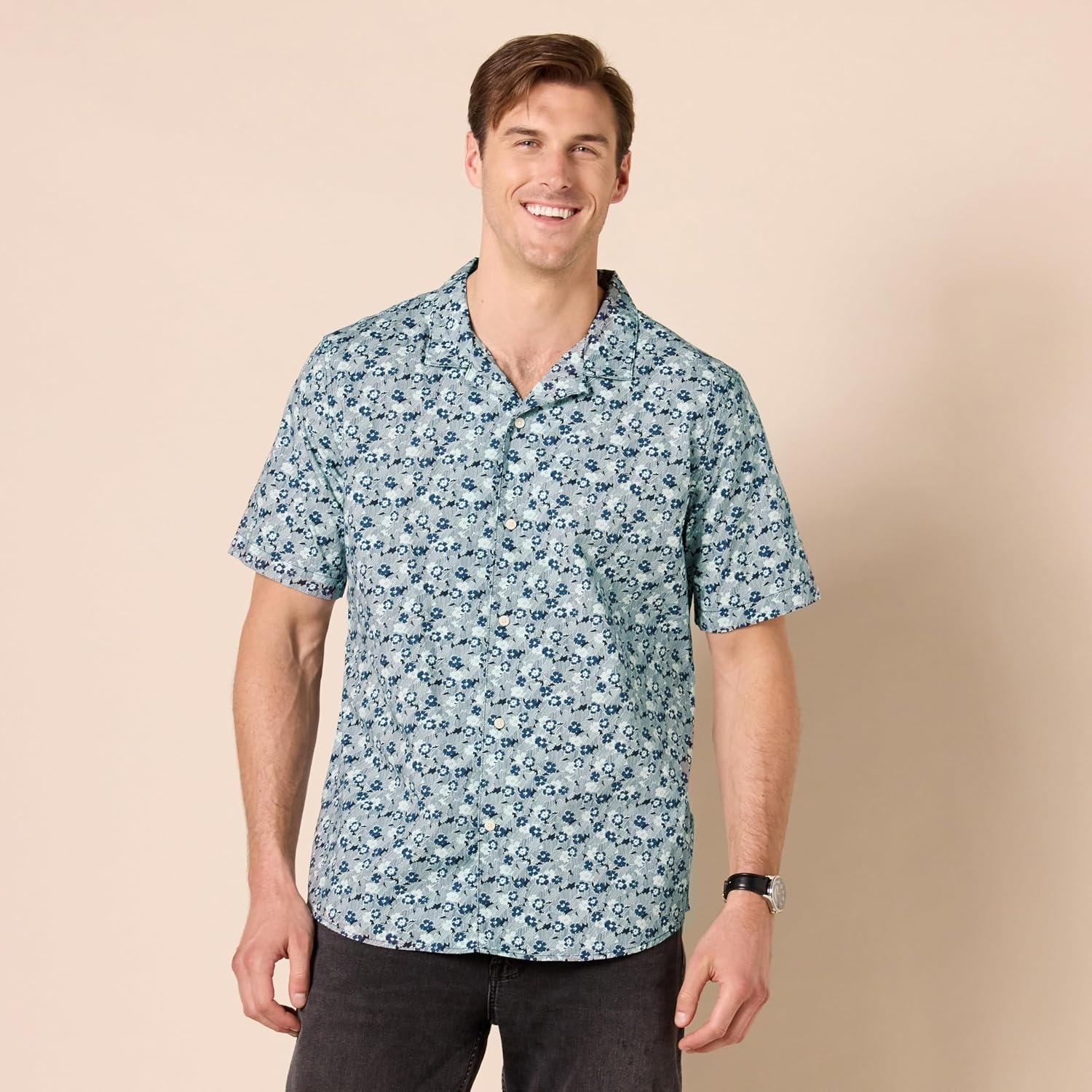 image:imageAmazon Essentials Mens Vacation Cotton ButtonDown Short Sleeve Resort ShirtBlue Floral