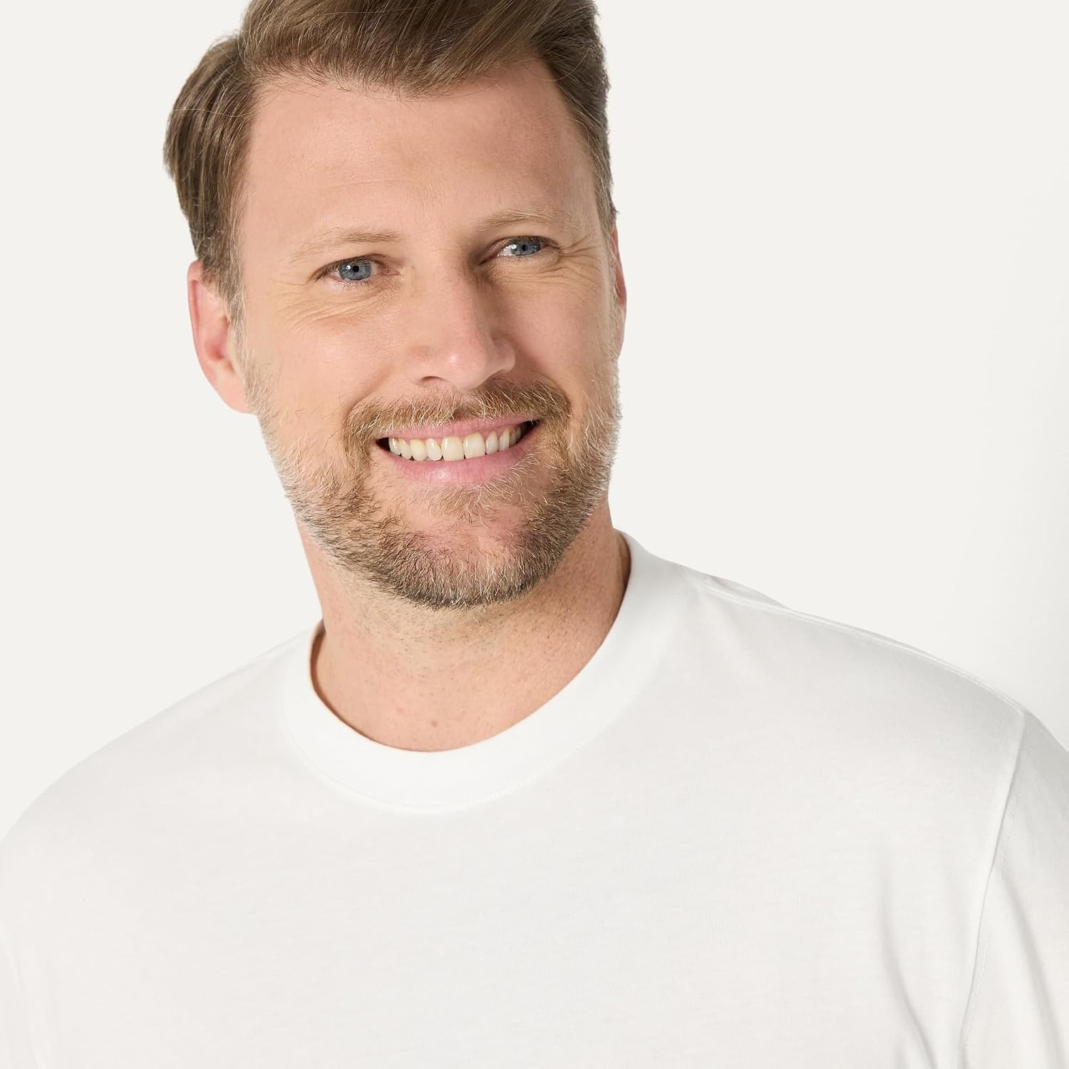 image:imageAmazon Essentials Mens Relaxed Fit Long Sleeve TShirtWhite