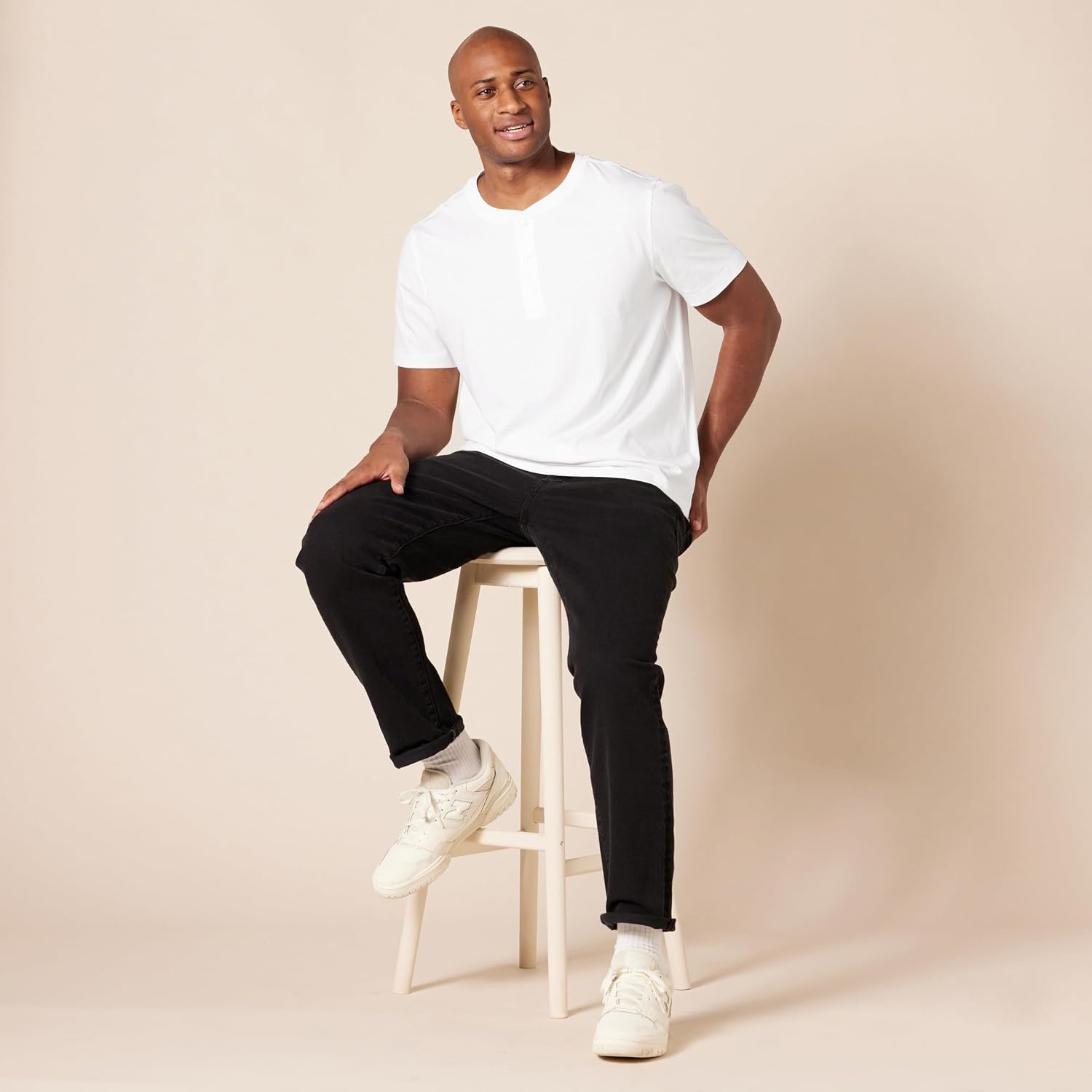 image:imageAmazon Essentials Mens ShortSleeve Cotton Henley TShirtWhite